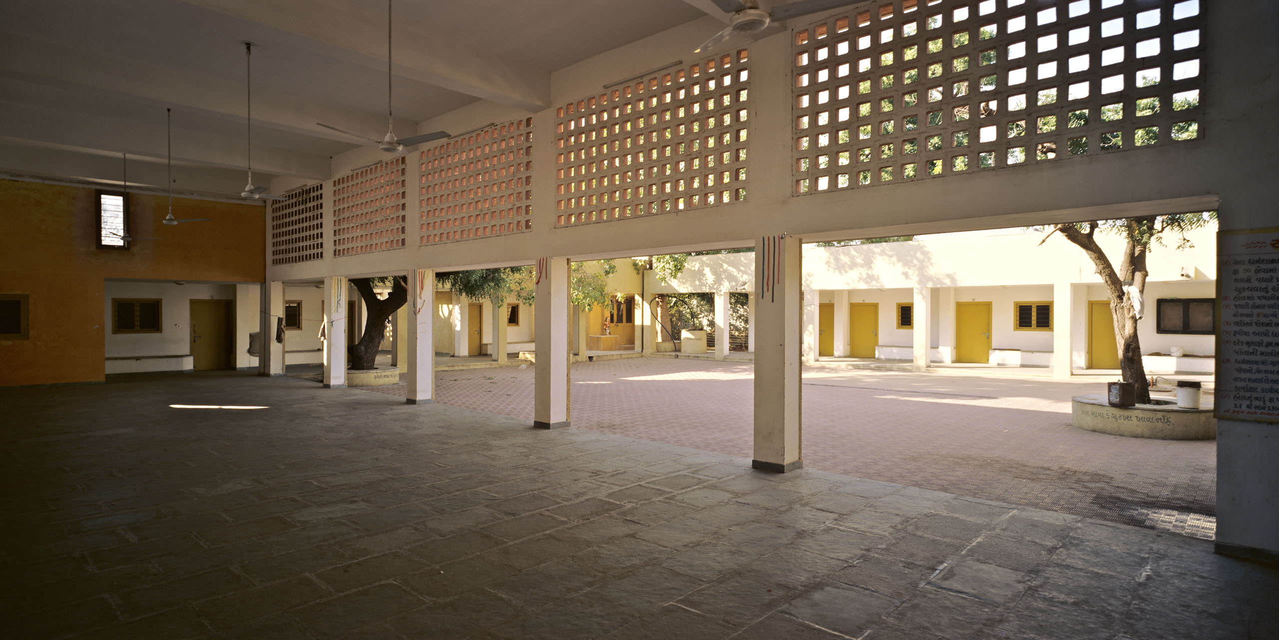 public buildings, samarkhiali, kutch